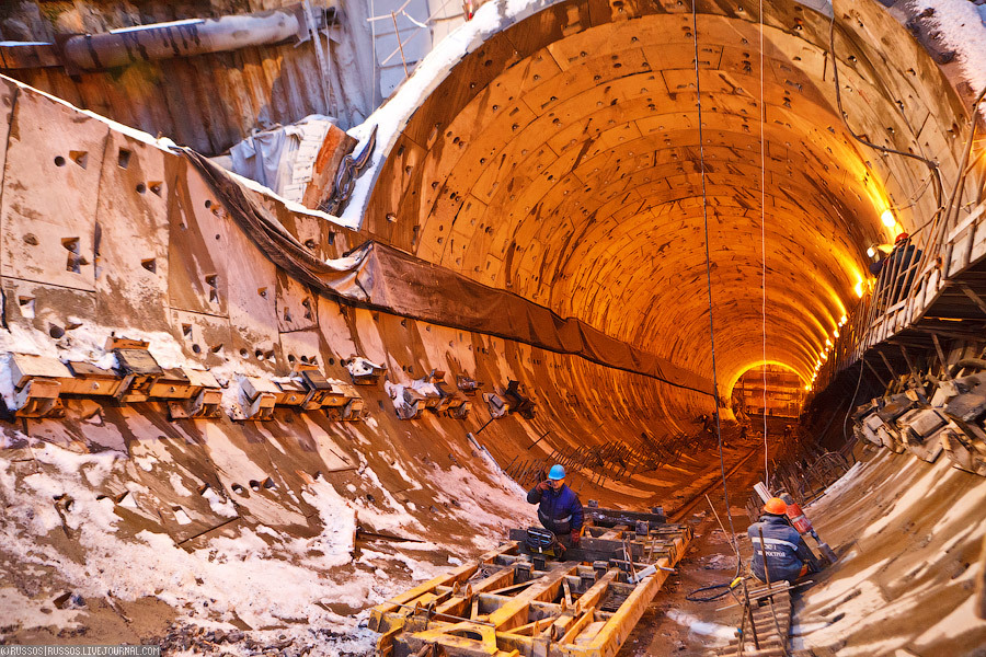 Construction of ballastless subway track